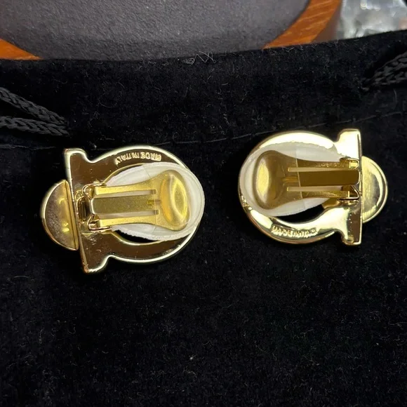 Ferragamo vintage Gancini pearl earrings with COA EUC - Picture 10 of 15